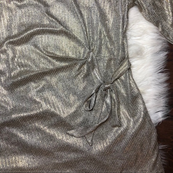 Nwot lane Bryant shimmer faux wrap top 22/24 - Picture 3 of 4